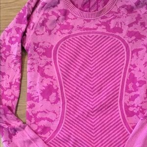 Lululemon long sleeve top with thumb holes